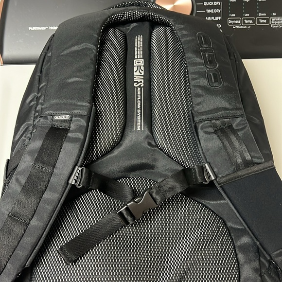 OGIO Red Bull Racing Formula One Team Backpack - Picture 6 of 6